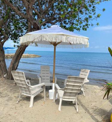 Tolu Hotel | Cozy Hostal El Danubio Tolu with Oceanfront Views