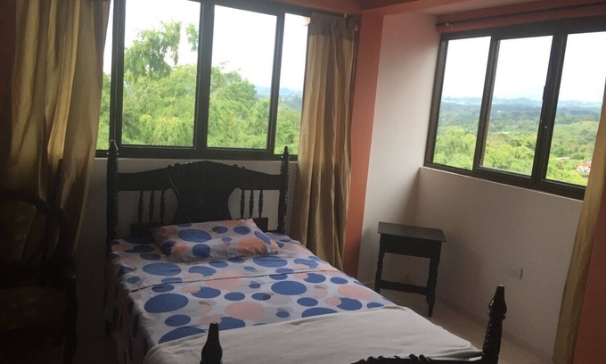 Filandia House | Discover Hostal El Eden Filandia in Scenic La India