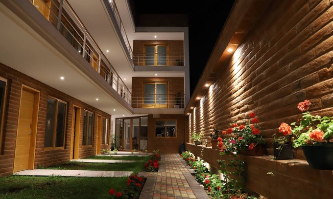 Otavalo Hotel | Discover Relaxation at Hostal El Geranio with Spa & Dining