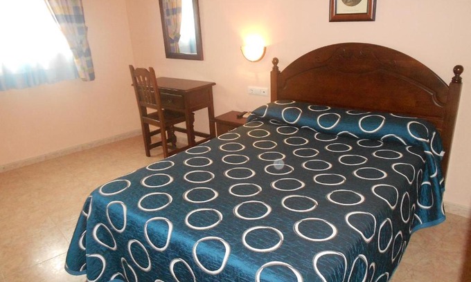 Lucena House | Budget-Friendly Hostal El Polígono with Family Amenities