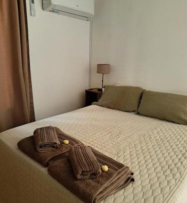 Navarro House | Budget-Friendly Hostal El Soleado with Pool & Pet Access
