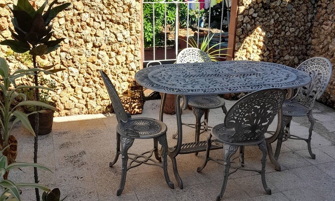 Trinidad Bed & Breakfast | Cozy Hostal Encarnación 60: Ocean Views & Spa Retreat