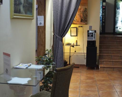 Gothic Quarter House | Discover Family-Friendly Comfort at Hostal Europa
