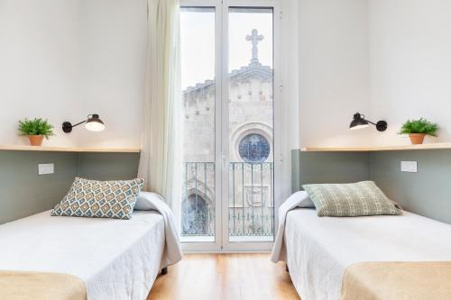 Gothic Quarter House | Cozy Hostal Fernando with Breakfast & Kitchen Amenities