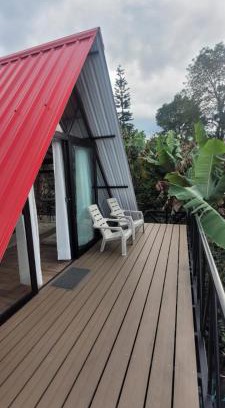 Togui House | Inviting Hostal Fisterra: Highly Rated with Hot Tub & Breakfast