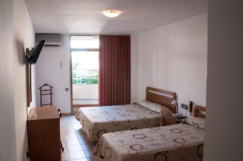 Mora la Nova Hotel | Family-Friendly Stay at Hostal Fontdemora - Rated 8.2/10