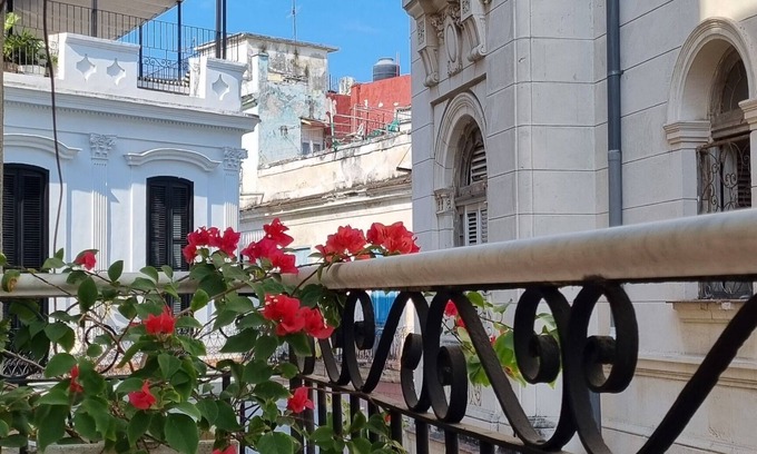 Old Havana Hotel | Budget-Friendly Hostal Fresko Habana with Spa & Restaurant