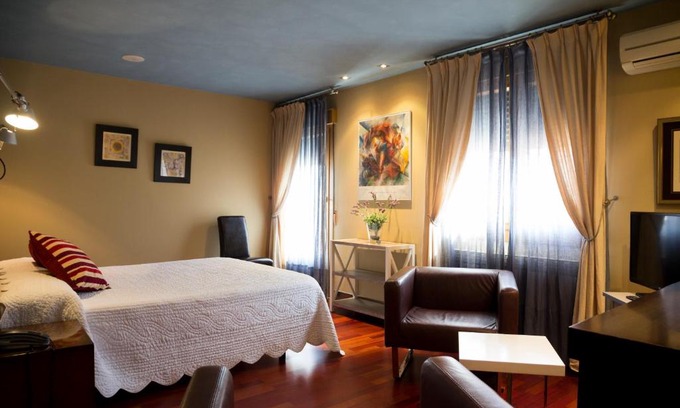 Abejar House | Discover Hostal Fuentefria: Family-Friendly Retreat