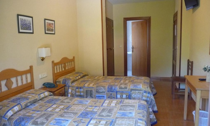 Puentenansa House | Budget-Friendly Hostal Gogar with Family Amenities & More