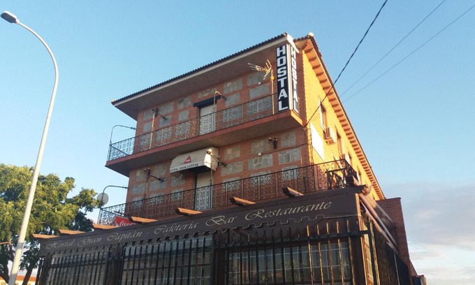 Bargas House | Comfortable Hostal Gran Capitán with Breakfast & Dining