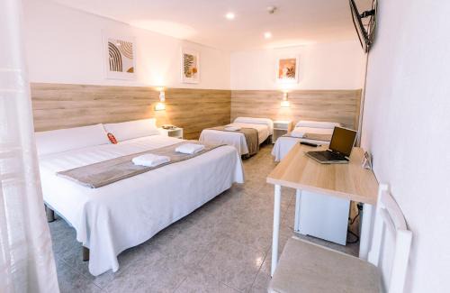 Pinto House | Budget-Friendly Hostal Gran Vía with Breakfast & Dining