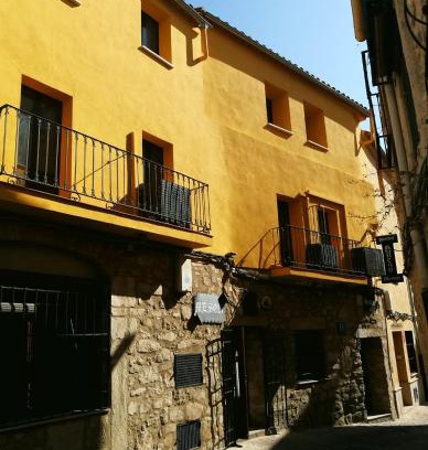 Trujillo House | Pet-Friendly Hostal Hueso with Breakfast & Family Amenities
