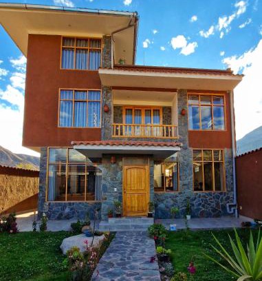 Moccopata Cabin | Cozy Hostal Inti Lodge: Pet-Friendly with Breakfast Included