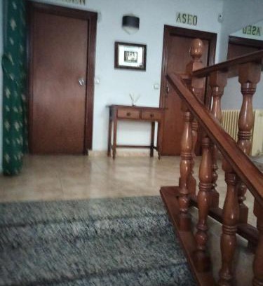 Anover de Tajo House | Budget-Friendly Hostal Júcar: Family Welcome Awaits