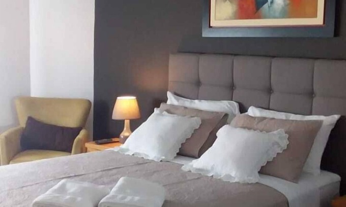 San Antonio Hotel | Budget-Friendly Hostal Jose Luis with Spa and Breakfast
