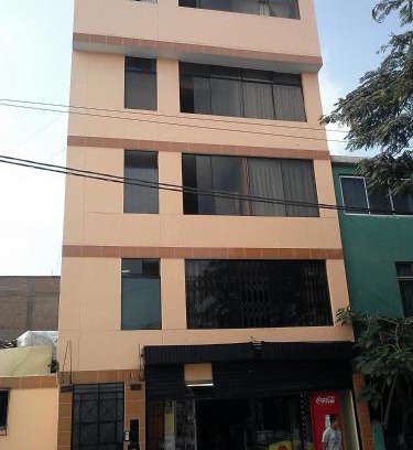 Santiago de Surco House | Budget-Friendly Hostal Jovita with Hot Tub & Restaurant