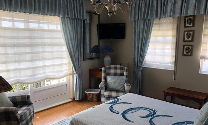 O Rosal House | Budget-Friendly Hostal Juan with Breakfast & Family Amenities
