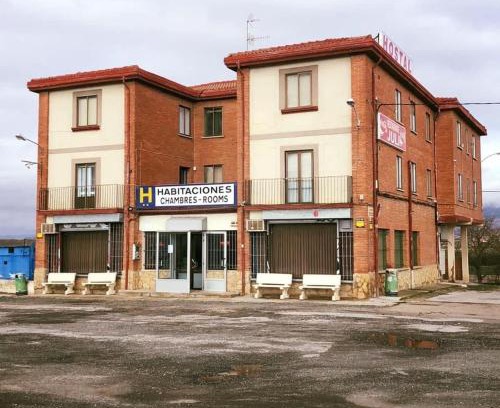Fuentebureba House | Budget-Friendly Stay at Hostal Juli Bureba with Breakfast