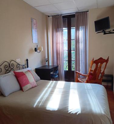 El Espinar House | Comfortable Stay at Hostal La Cigueña - Guest Rated 8.8