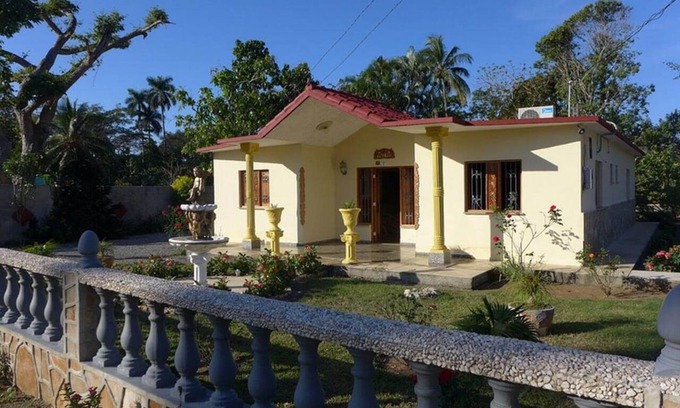 Soroa House | Cozy Hostal La Colonial in Candelaria with Spa & Restaurant