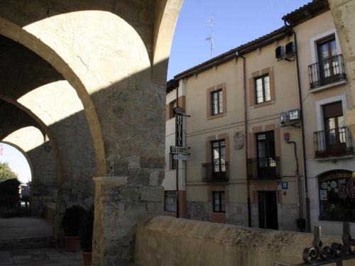 Carrion de los Condes House | Cozy Hostal La Corte: Top-Rated Stay with Family-Friendly Vibes