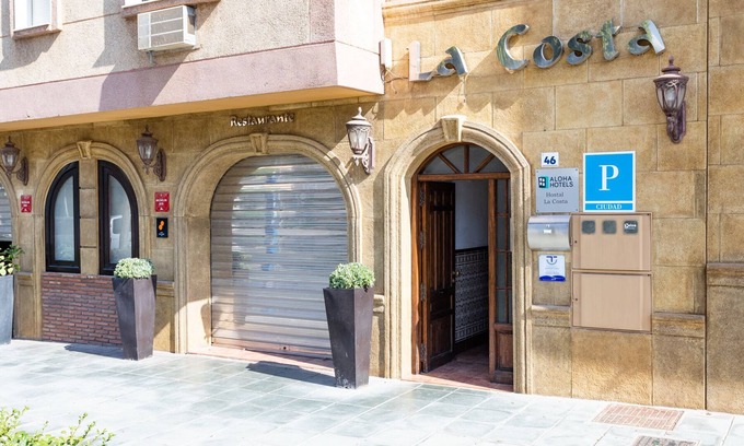 El Ejido Hotel | Cozy Hostal La Costa: Top-Rated Stay with Spa & Breakfast