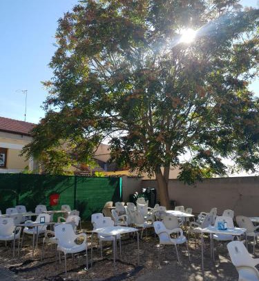 La Horra House | Cozy Stay at Hostal la Horra - Family-Friendly Atmosphere