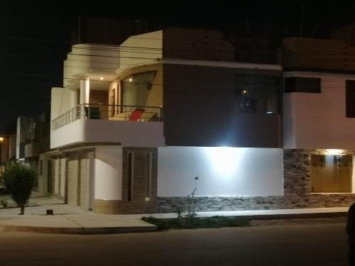 San Andres House | Budget-Friendly Hostal La Noche with Family Amenities