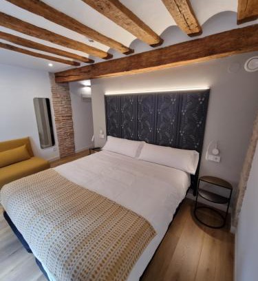 Estella House | Discover Hostal La Rúa: Family-Friendly and Highly Rated
