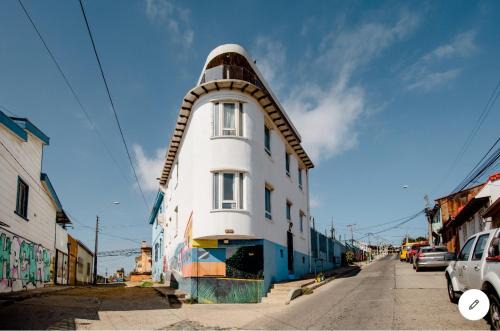 Playa Ancha Hotel | Hostal Lala Porteña: Ocean View, Private Bath & Breakfast
