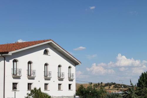 El Molar House | Budget-Friendly Hostal Landhaus: Child-Friendly Retreat