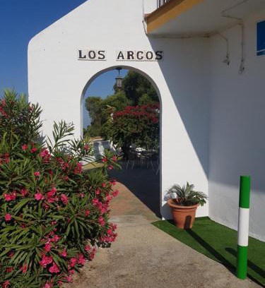 San Ambrosio House | Welcoming Hostal Los Arcos: Restaurant & Family-Friendly Stays