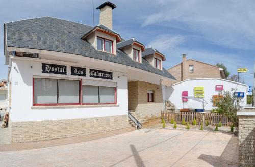 Alcaniz House | Pet-Friendly Hostal Los Calatravos for Your Next Getaway