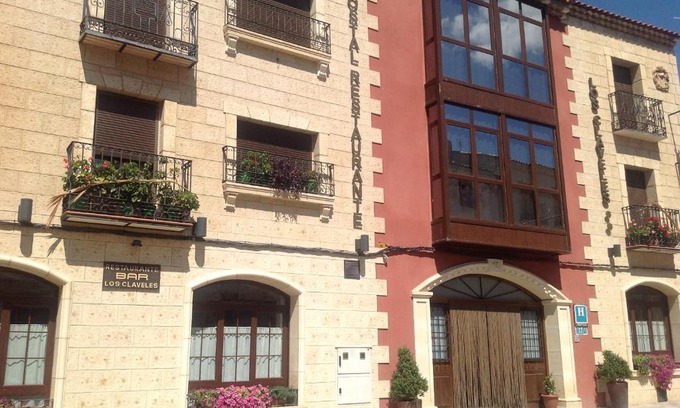Priego House | Discover Hostal Los Claveles: Family-Friendly Retreat