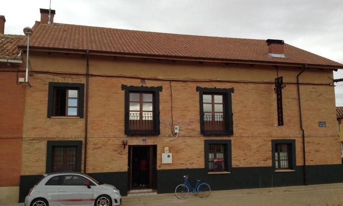 Pajares de los Oteros House | Pet-Friendly Retreat at Hostal Los Oteros with Hot Tub