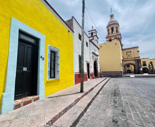 La Cruz House | Pet-Friendly Hostal Luna 49 - Guest Rated 9.8/10