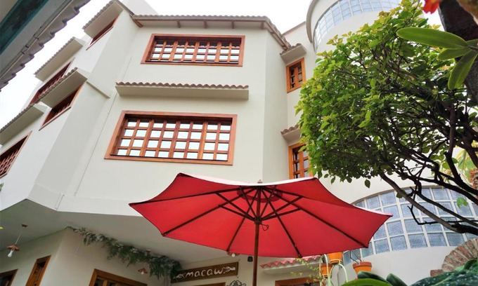 Kennedy Bed & Breakfast | Inviting Hostal Macaw: Family-Friendly with Hot Tub Access