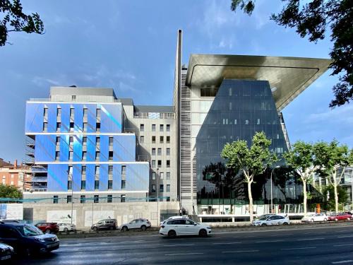 Delicias House | Convenient easyHotel Madrid Centro Atocha with Pet-Friendly Amenities