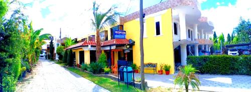 Tababela House | Pet-Friendly Hostal Mariscal Sucre: Ideal for Families