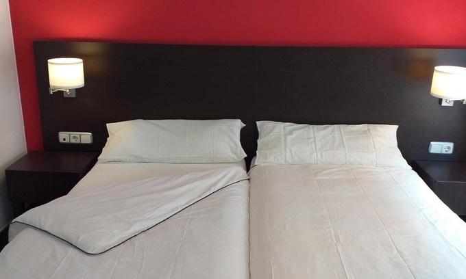 Carinena House | Cozy Hostal Meson de Paco: Pet & Child Friendly Stay