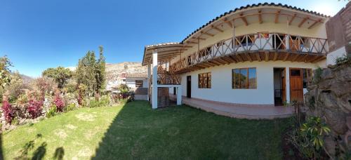 Urubamba Bed & Breakfast | Pet-Friendly Hostal Miramonti - Guest Rated 9.7/10