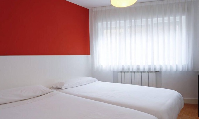 Old Town House | Cozy Hostal Misericordia: Spa & Breakfast Included!