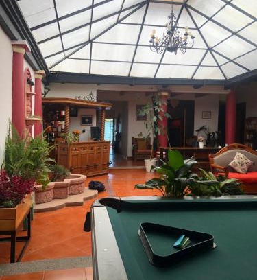 Del Cerrillo House | Budget-Friendly Hostal Casa Gaia: Pool, Pet-Friendly & More!