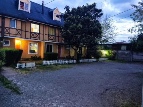 Los Angeles Apartment | Budget-Friendly Stay at Hostal NF Rocket with Pet Amenities