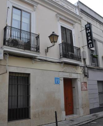 Badajoz Old Town House | Cozy Hostal Niza: Family-Friendly Stay with Great Reviews