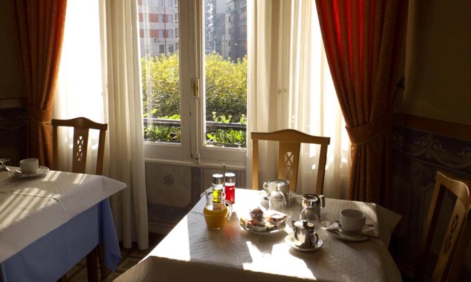 Leon City Centre House | Welcoming Hostal Orejas: Family-Friendly, Accessible Stay
