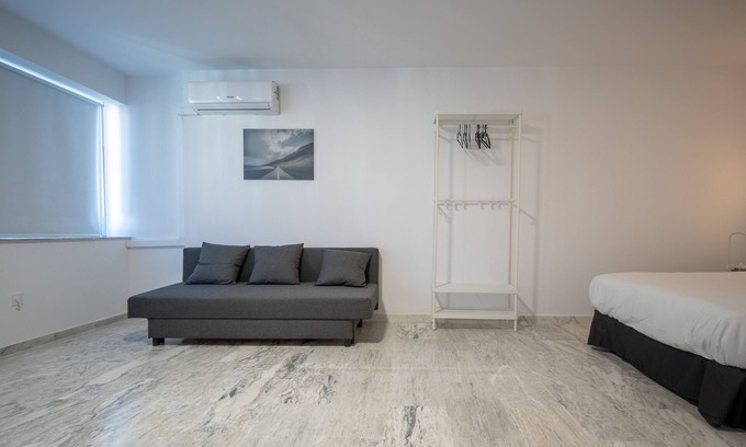 Huelva Apartment | Family-Friendly Stay at Hostal Palacio Hotel París