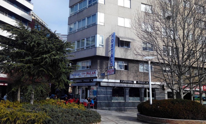 La Coruna House | Budget-Friendly Hostal Palas with Spa and Breakfast Options