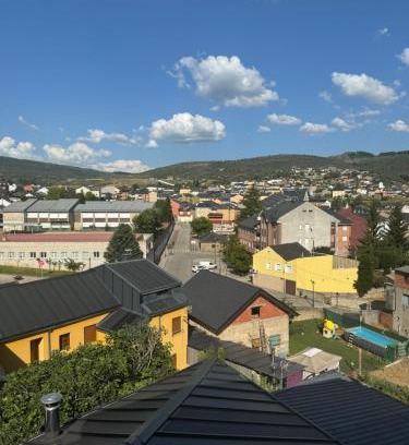 Fabero House | Budget-Friendly Stay at Hostal Pensión LA TORRE
