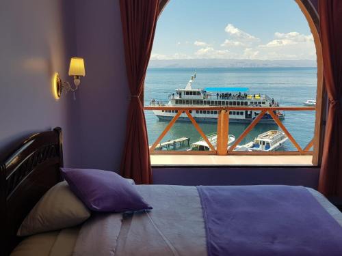 Yumani House | Oceanfront Hostal Phaxsi with Breakfast & Hot Tub Amenities